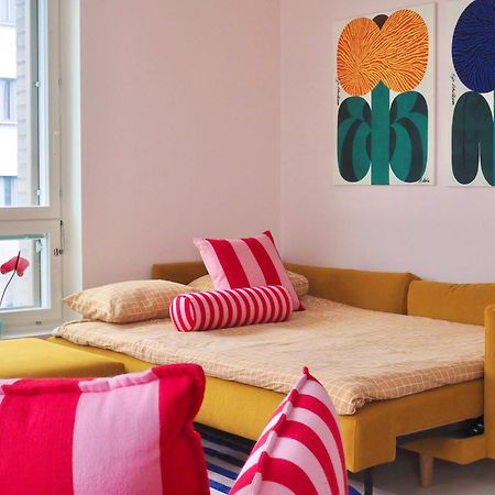 Candy-Colored Two-Room Condo With Sweet Views 赫尔辛基 外观 照片