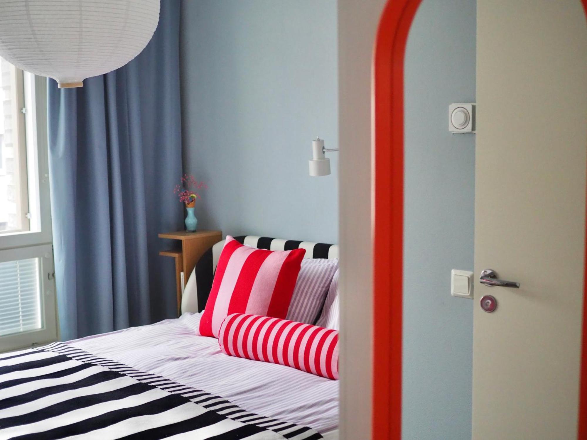 Candy-Colored Two-Room Condo With Sweet Views 赫尔辛基 外观 照片