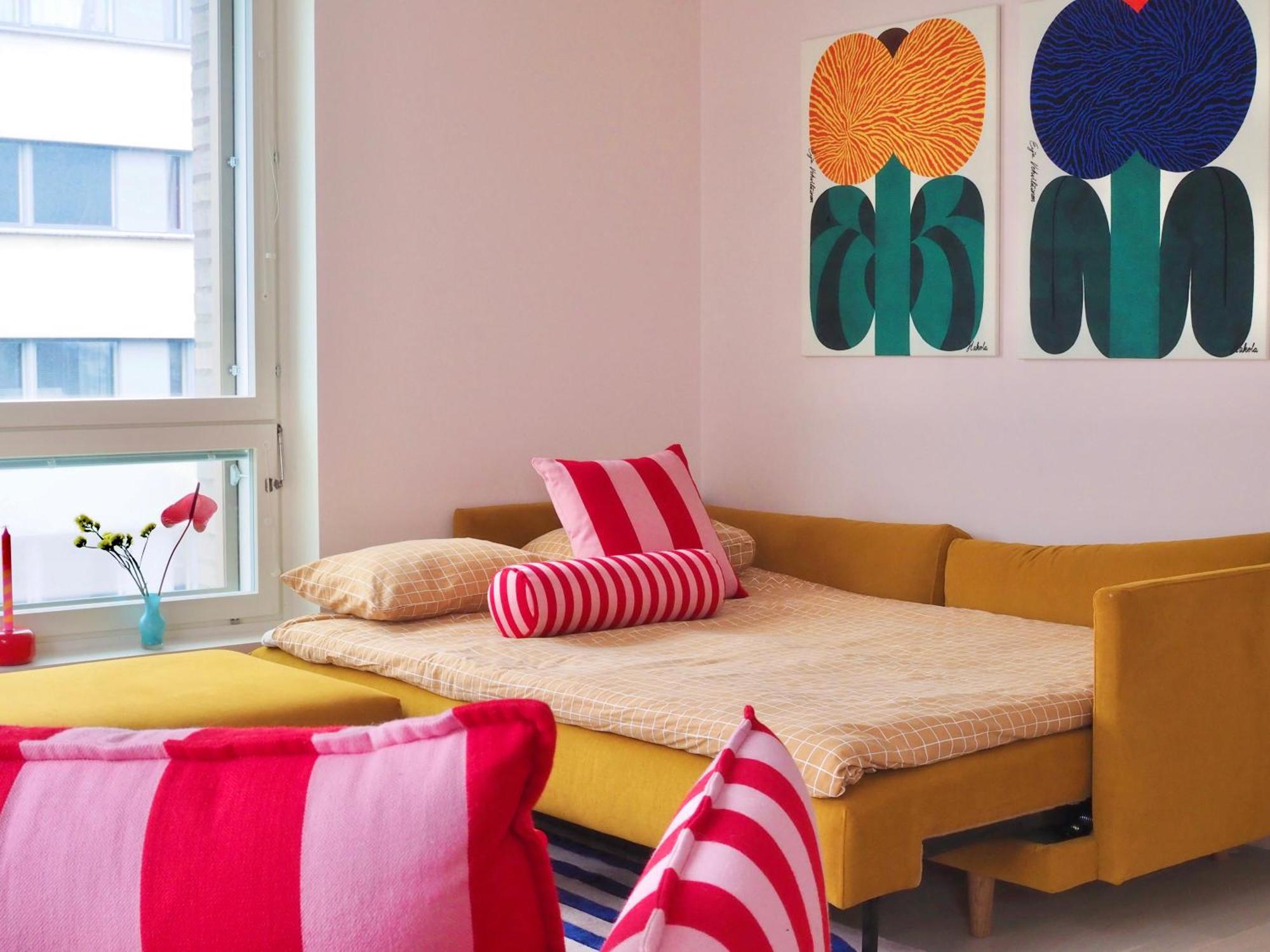 Candy-Colored Two-Room Condo With Sweet Views 赫尔辛基 外观 照片
